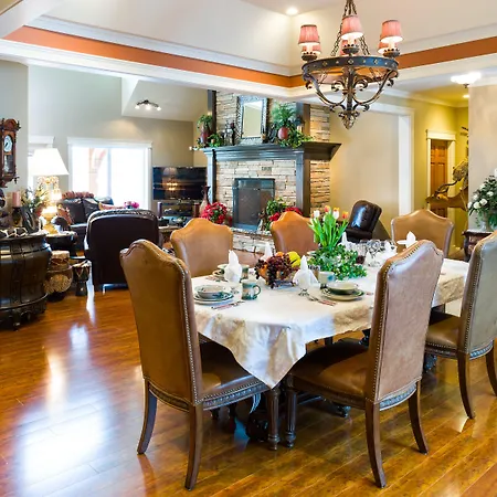 Kootenay Wild Guest Suites-2